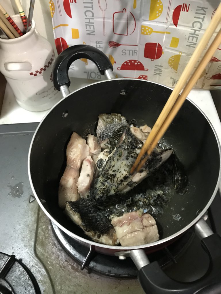 みみ コジコ ボウズ逃れるまでこの名前です 実は一切れ貰いました な なんと蛋白で美味しかった ヽ ノなんのお料理にも合ういい身です さ さすがに顎口虫 有棘顎口虫 剛棘顎口虫 ドロレス顎口虫 怖いので 刺身は生食は厳禁ですが 食料
