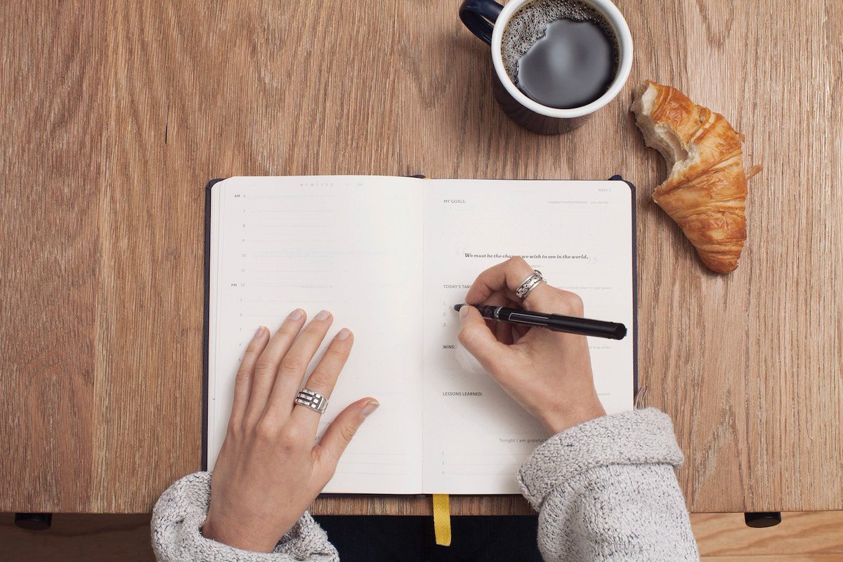 lovemydesk's tweet image. Ever wondered if making lists is worth it? Check out this interview with Paula Rizzo, whose book on list-making has changed lives everywhere! You will be fully converted to list-making after this! goo.gl/ctzmgy
#MakingLists #ProductiveHabits #Productive #WorkingHard