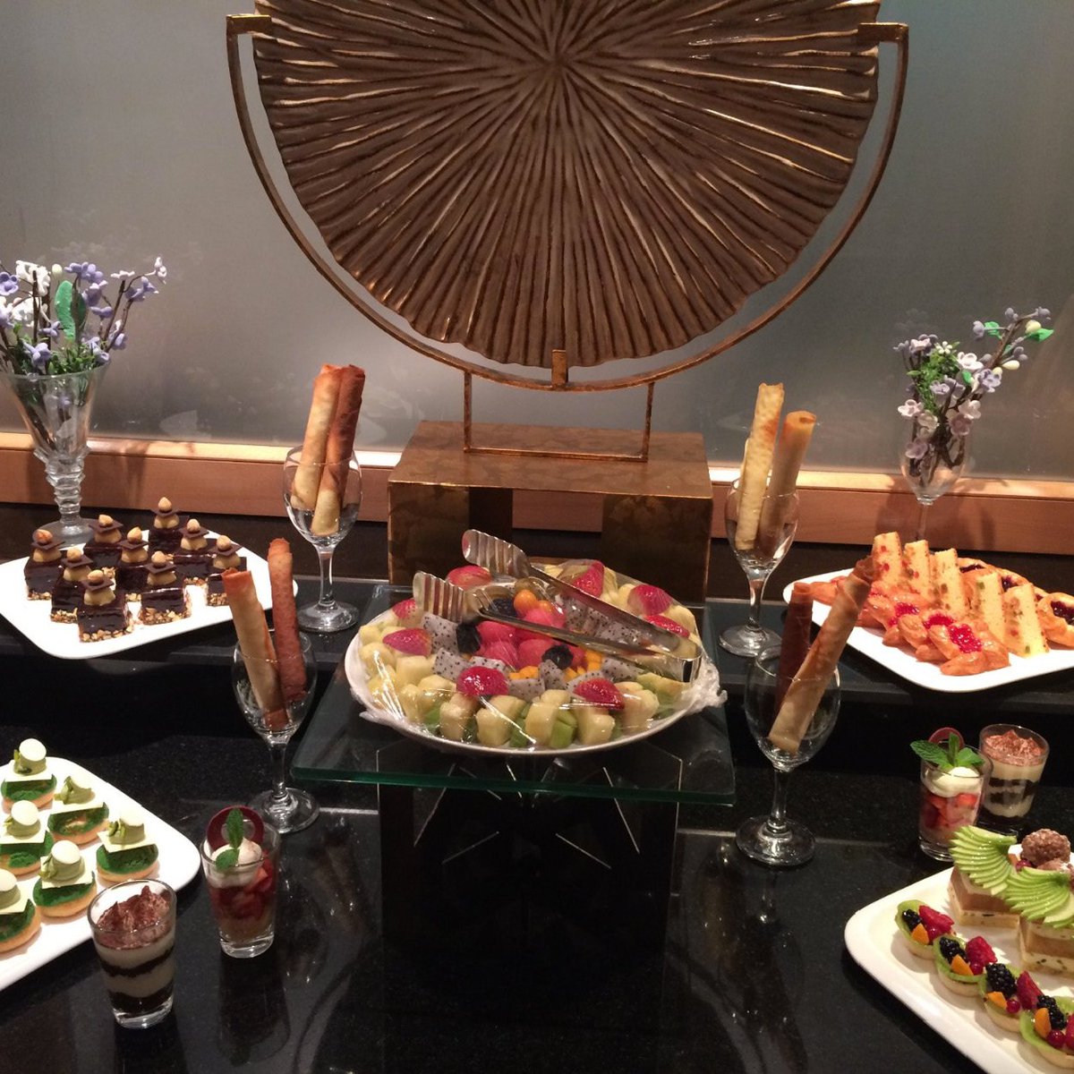 Copthorne_Kwt's tweet photo. What’s you favourite dessert?
#CopthorneKuwait #Kuwait #DowntownRestaurant #Delicious #Desserts #SweetTooth #SaudiArabia #UAE #Qatar #Oman #MyMillennium #MillenniumMEA https://t.co/RCLDvClZBX