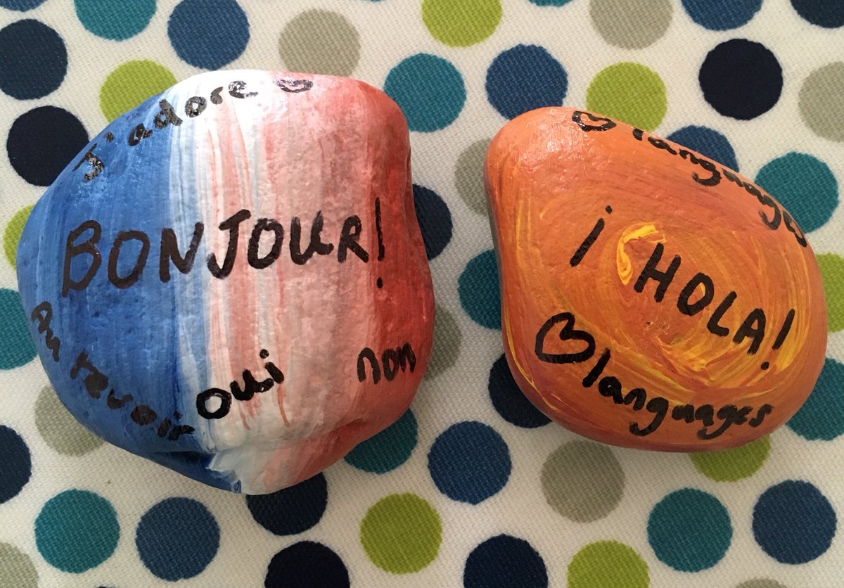 Some painted pebbles ready to hide in Lancaster 🎨<a href="/LanguageStones/">LanguageStones</a> 

#mfltwitterati #creativity #lovelanguages #summerholidays #haveago