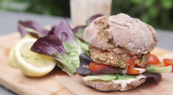 Have a go making your own gluten-free buns for that BBQ this summer 😊 This recipe also works great toasted with coconut oil and nut butter, or a poached egg! bit.ly/2NYyH7k 🍔