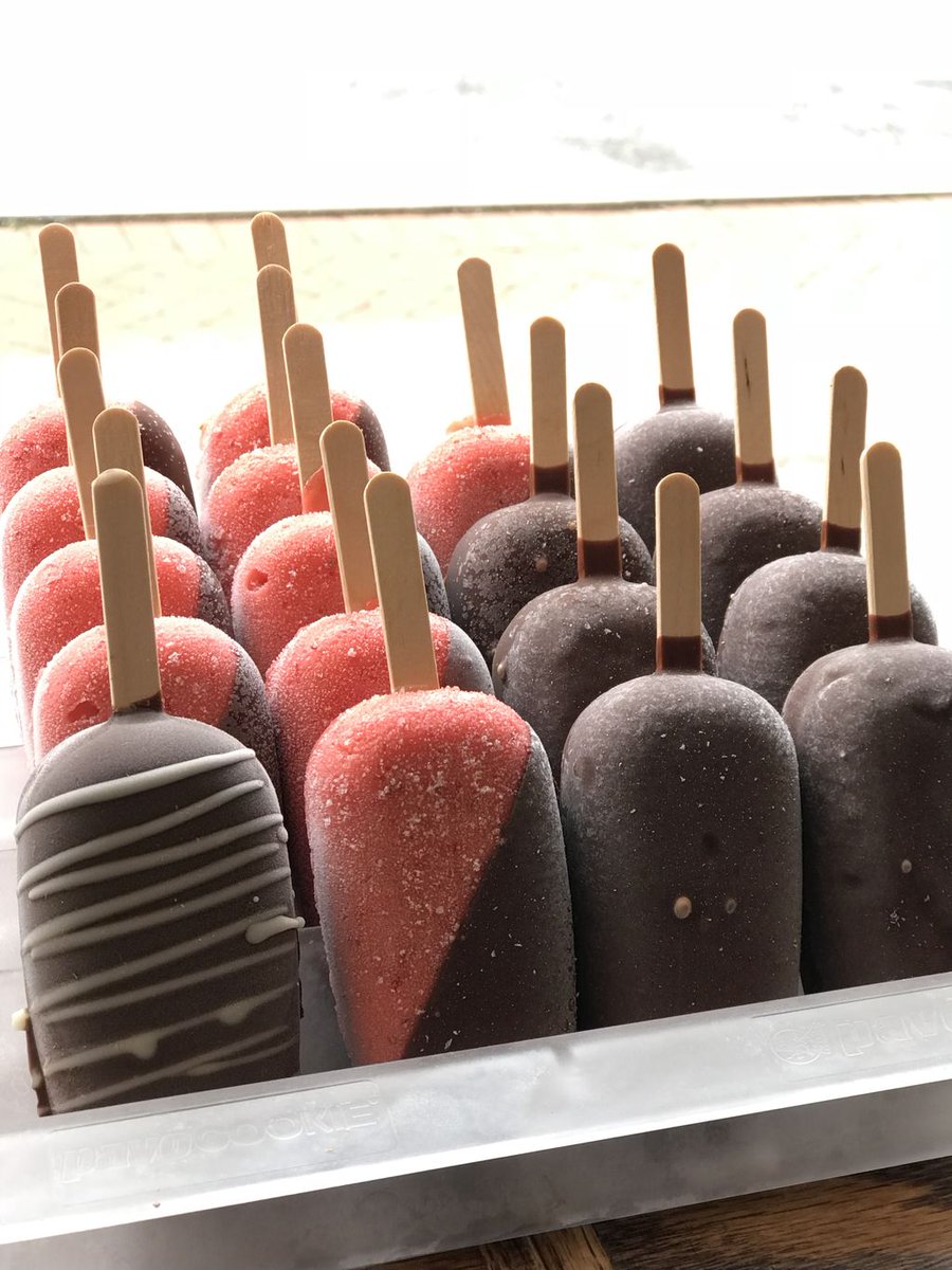 New pop flavors available!! Like that strawberry chocolate one...dairy free too!! 😍❤️🍦