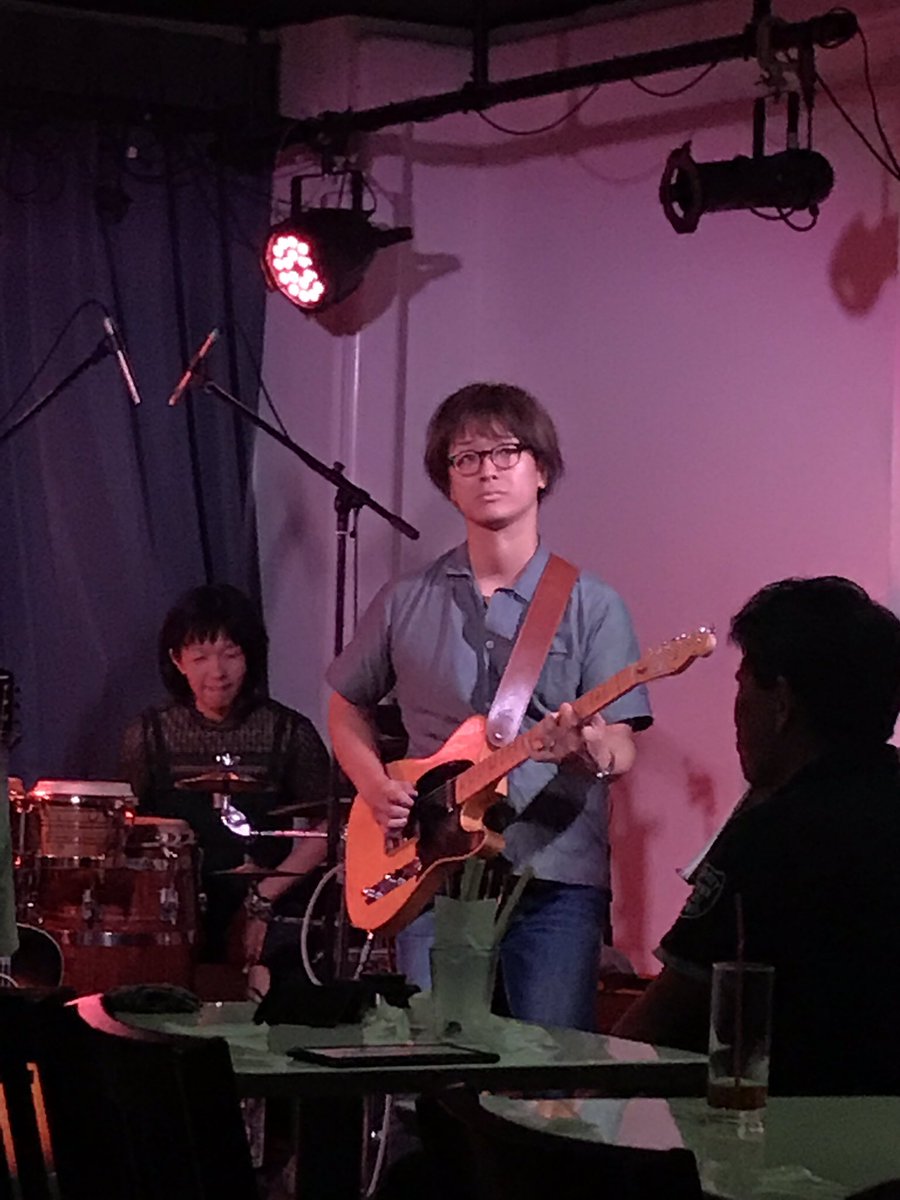 naitouwwwww's tweet photo. 心斎橋でワークショップが終わった後、遅れて語り合うギターのライブに
なかなかハードだけど充実してた https://t.co/vIPnBGsgKF