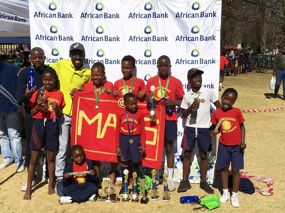 babaLatitia's tweet photo. #IMoveMe Inspired and made guest of honor. Rosebank primary interhouse athletics. These kids love them. We inspire one another well done and to my 2 girls well done #SeizeInspiration #ASICSFrontRunnerZA #ASICSFrontRunner #Athletics #FutureChamps @ASICS_ZA @ASICS_FR @BiogenSA https://t.co/6N9w2WxeXv
