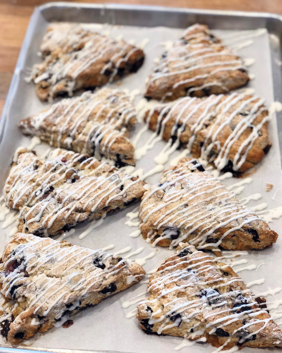 Fresh + tasty blueberry scones for your #SaturdayMorning. ☕️ What drink would you pair with this? 🤤