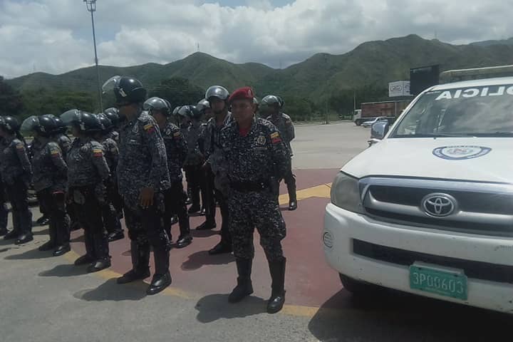 Cicpc064's tweet photo. #27Jul | En la parroquia Andres Eloy Blanco, Girardot, Maracay, desde el Parque Ejercito Las Ballenas, el #CICPC Aragua realizó despliegue de seguridad, siguiendo las directrices del Ministro @MIJPVenezuela el Mayor @NestorReverol https://t.co/dHKiVWe47w