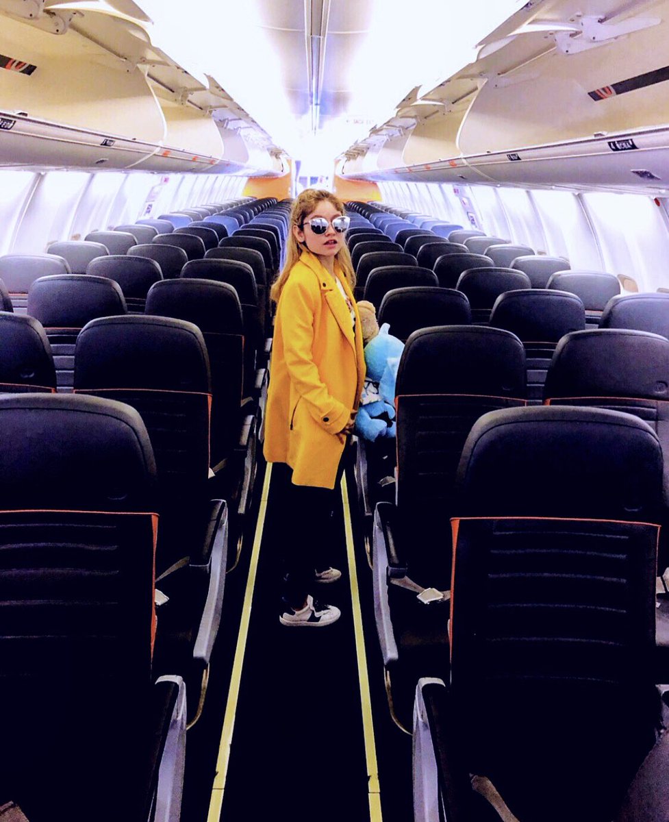 karolsevilla's tweet photo. ✈️🖤👑👙 https://t.co/fhyxlQCkCw