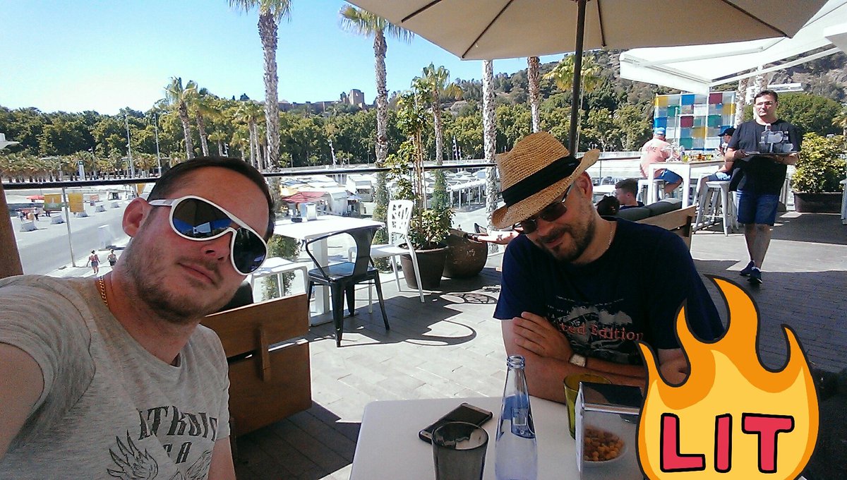 RiftWatchTV's tweet photo. Riftcon Day 4: Drinks... we need drinks! heat... burn... water! https://t.co/3nQUjGjKK4