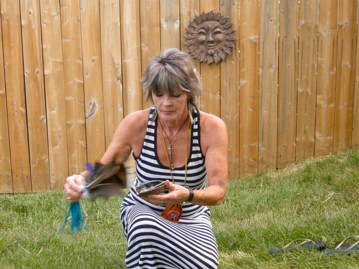 Getting caught up working, cannot wait to take some more time off!!! Getting ready for my day, got brave and changed my hair color, multi LOL😁Hope yous all have a wonderful day😃☀️💖💖