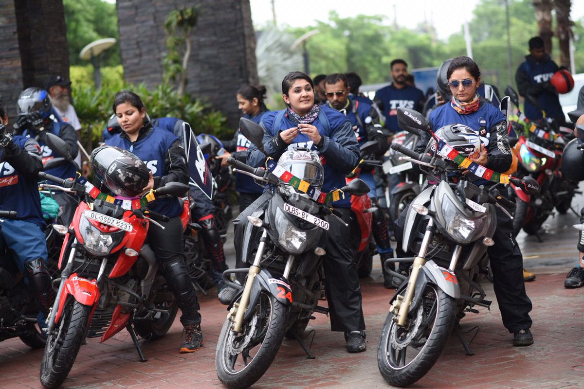 Motoroids_India's tweet image. @tvsmotorcompany #ApacheOwnersGroup’s ‘Race to the Clouds’ Ride Flagged-Off From New Delhi:
motoroids.com/news/tvs-apach…