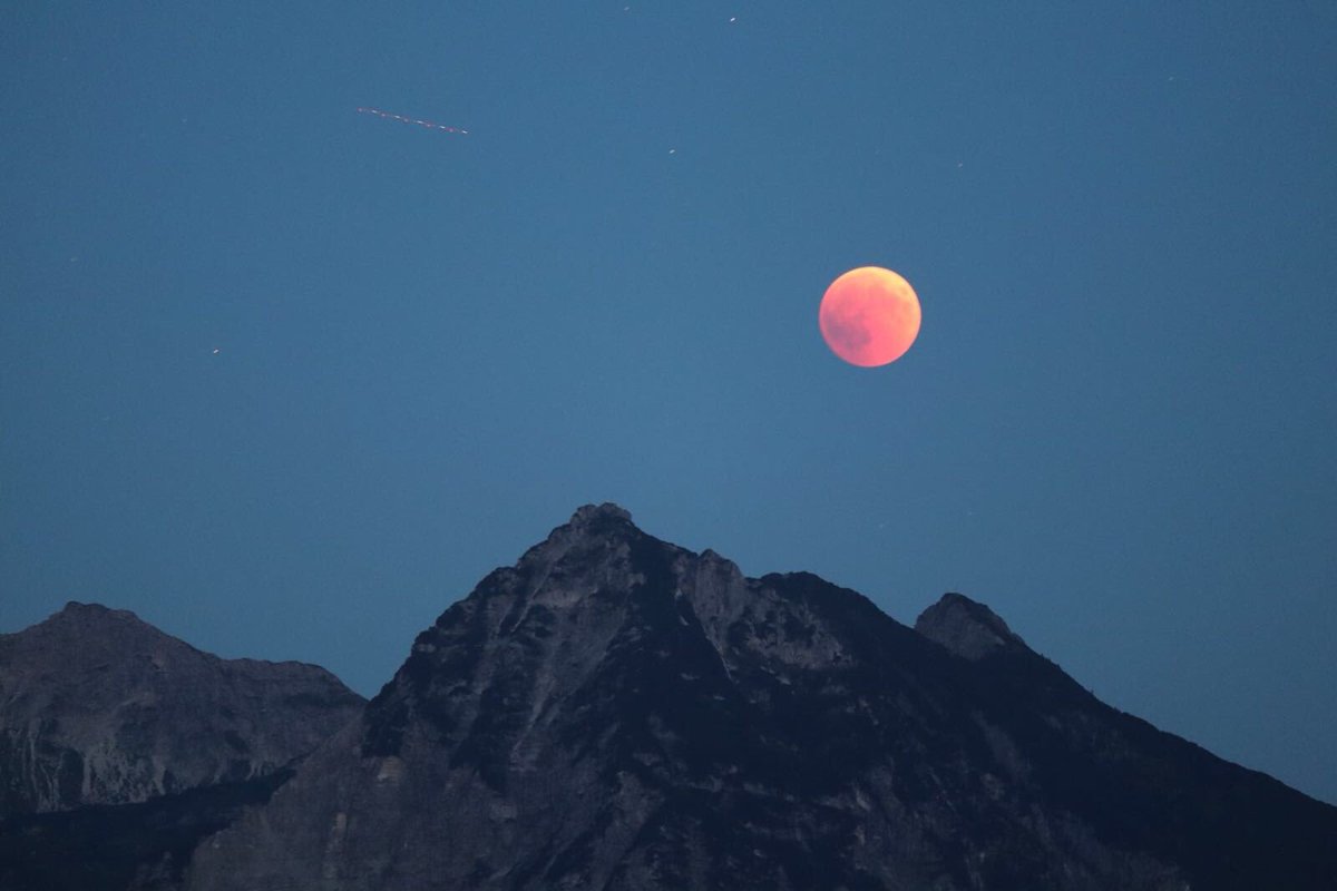 heatherofficial's tweet photo. The one time I’m not at my home in Austria, my friend sends me this! Did anybody see it, as it was cloudy in America also?
#RedMoon2018 
#BloodMoon2018 https://t.co/Twe0kisgEe