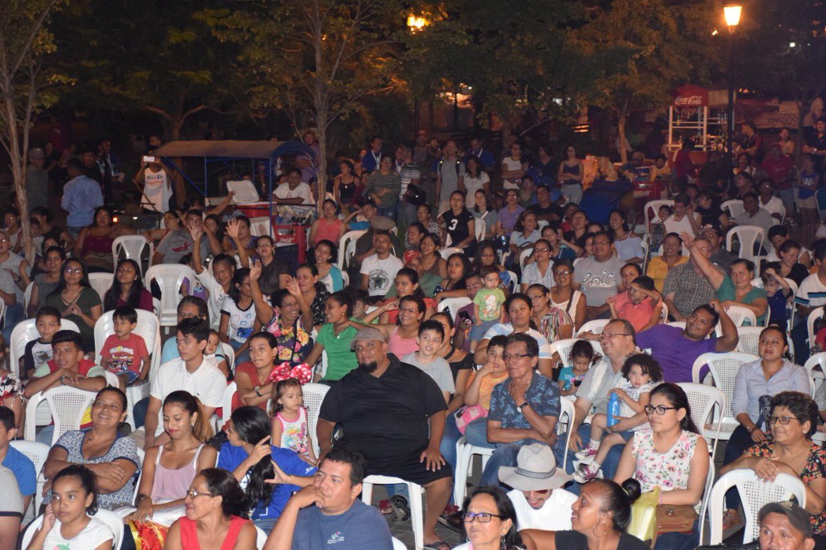 VivaNicaragua13's tweet photo. #NicaraguaQuierePaz Leoneses disfrutan de música y proyecciones sobre la Catedral de la Primera Capital de la Revolución, en celebración al 130 Aniversario de la publicación de “Azul”; emblemática obra de Rubén Darío.
https://t.co/55O9MQiwxe https://t.co/ivsHKOlLCt