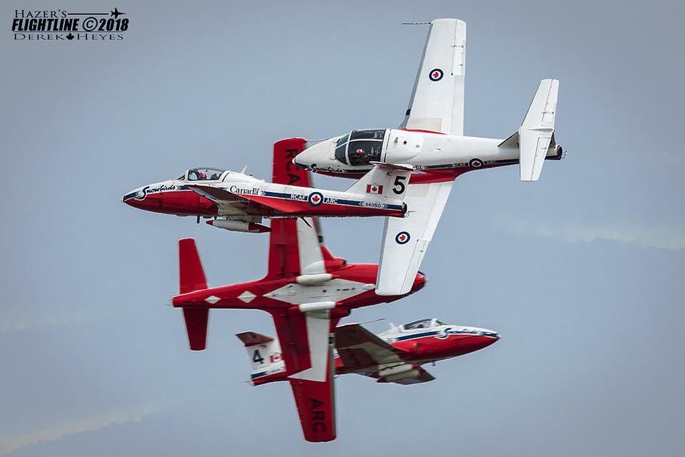 CFSnowbirds's tweet photo. Four #CFSnowbird jets, one shot! The four-way cross looks even more impressive from this angle. Don’t miss your chance to see it in person at the Whitecourt Airshow this weekend! #HHAS2018 https://t.co/DmG2lNvr6n