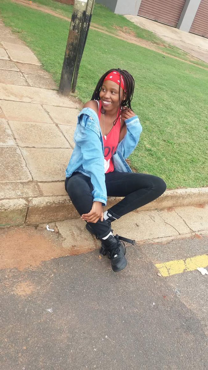 HKgwathisi's tweet photo. #dropyouroutfitlook https://t.co/yJYtECEhEs