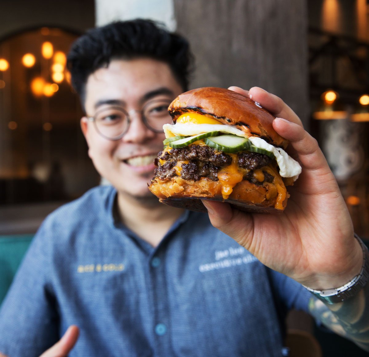 riceandgold's tweet photo. The King's Double Cheeseburger with cheddar, dill pickles, fancy sauce, and waffle fries, part of our epic Restaurant Week brunch menu @nycrestaurantweek @nycgo https://t.co/rRKPfevy94