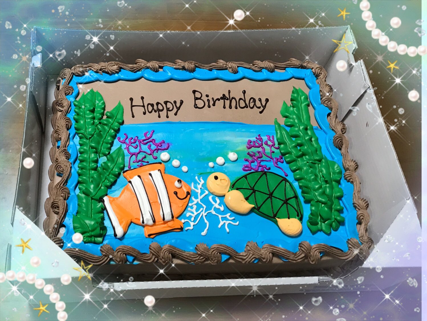 うらヾ ﾉめぐ いとこの孫が誕生日でケーキお呼ばれしました やはりコストコでかいわぁ コストコ ハーフシートケーキ バースデーケーキ 少しお持ち帰り 明日の朝ごはん