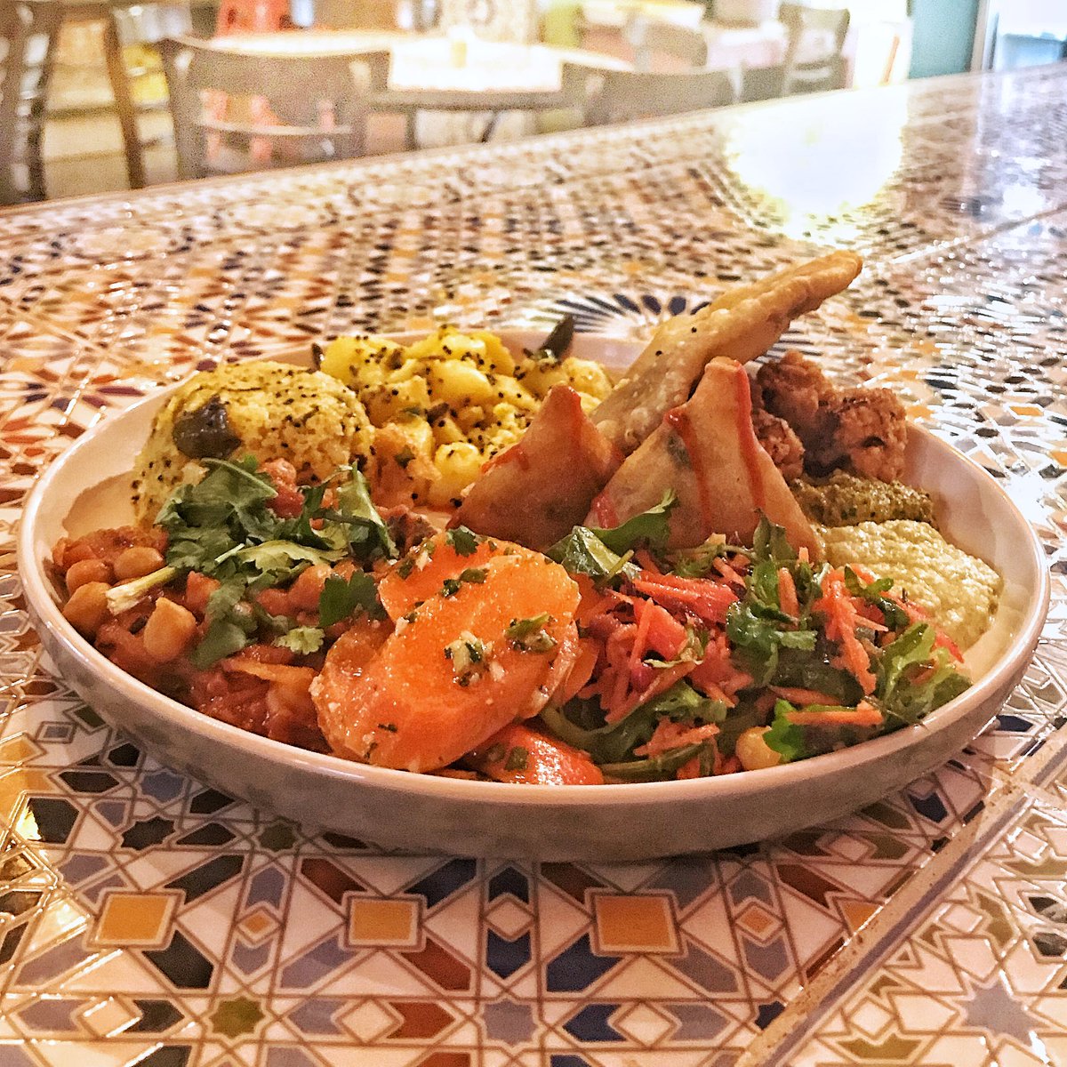 brunx3056's tweet photo. Presenting my Delhi Nights Mixed Plate and Chai Tea at Alishaโs Cafe Collective on Lygon. My favourite meal in quite some time! #vegmagic #brunswickeast https://t.co/8xfMnG8yfs