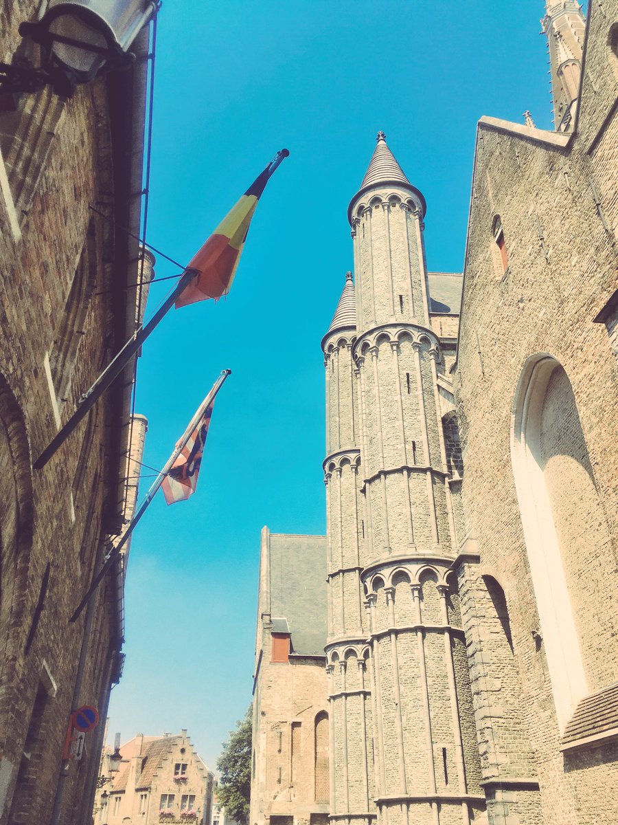 Road2Culturedom's tweet photo. Brugge is one of the most quaint towns I’ve ever visited 😍 @traveleatslay @yasmin_tells @heyparadis90
#brugge #belgium #summerineurope #girltrip #bloggersontour https://t.co/bPQPnWb5W7