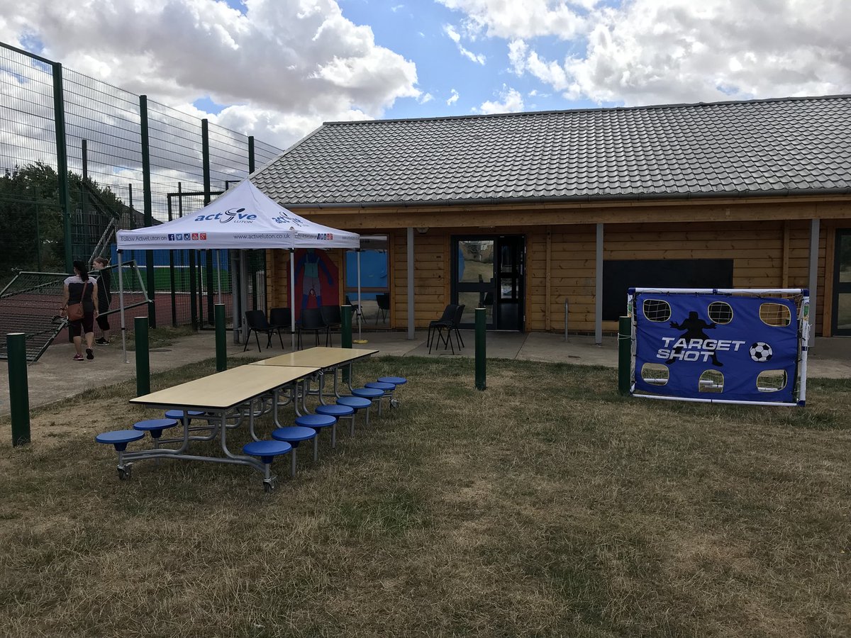 metimeluton's tweet photo. #CommuntiesTogether at Hart Hill Adventure Playground #HHAPG enjoying #activities having #fun & enjoying the #summerholidays 😎 https://t.co/WLQPhqyi7v