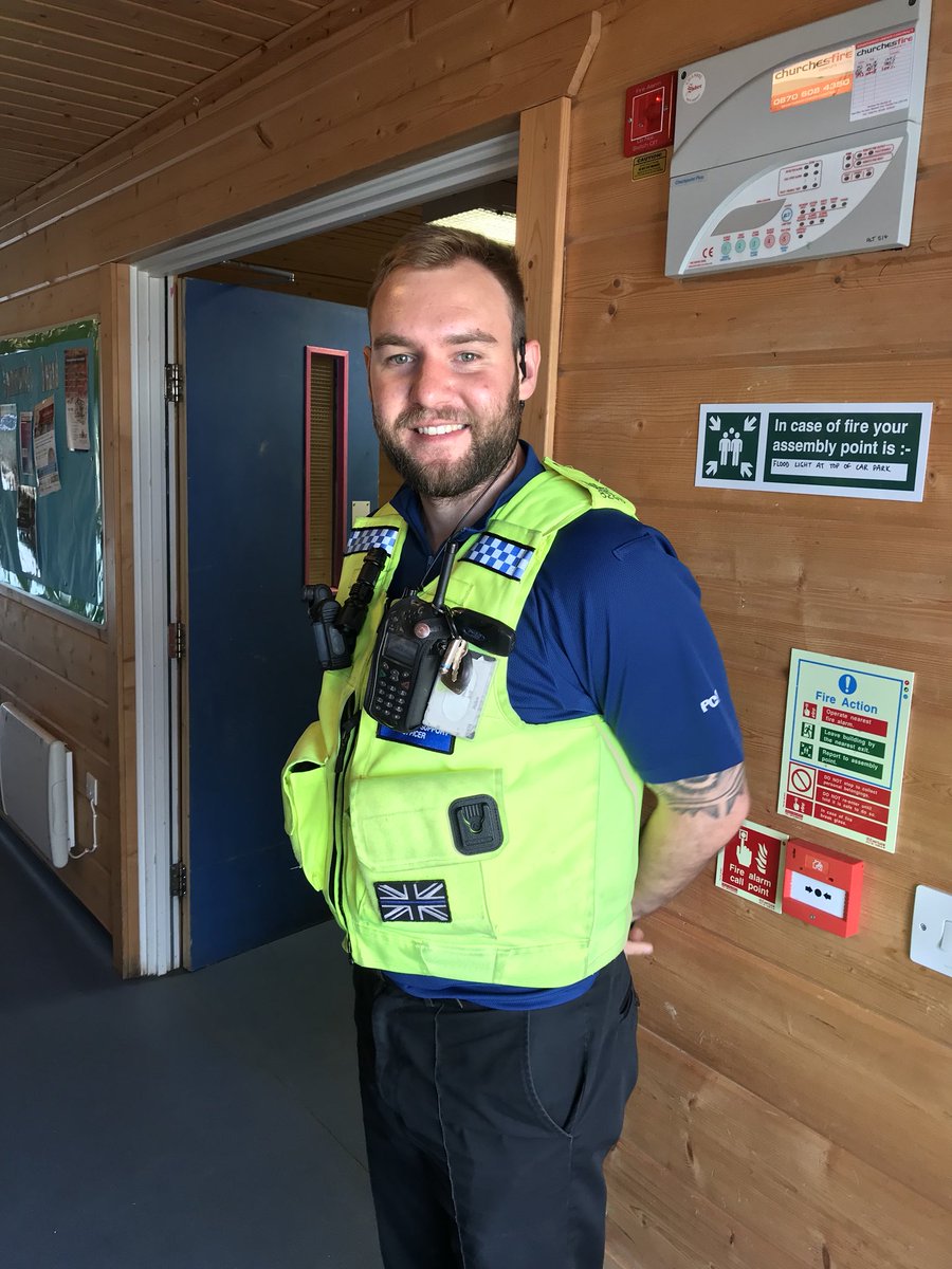 metimeluton's tweet photo. #CommuntiesTogether at Hart Hill Adventure Playground #HHAPG enjoying #activities having #fun & enjoying the #summerholidays 😎 https://t.co/WLQPhqyi7v