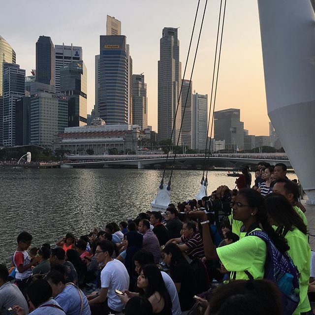 zack_lim's tweet photo. #canon #photomarathon photographers hard at work... #nofilter #ndp2018 #merlion https://t.co/KJZlrQzVH1 https://t.co/2RMHxFboyE