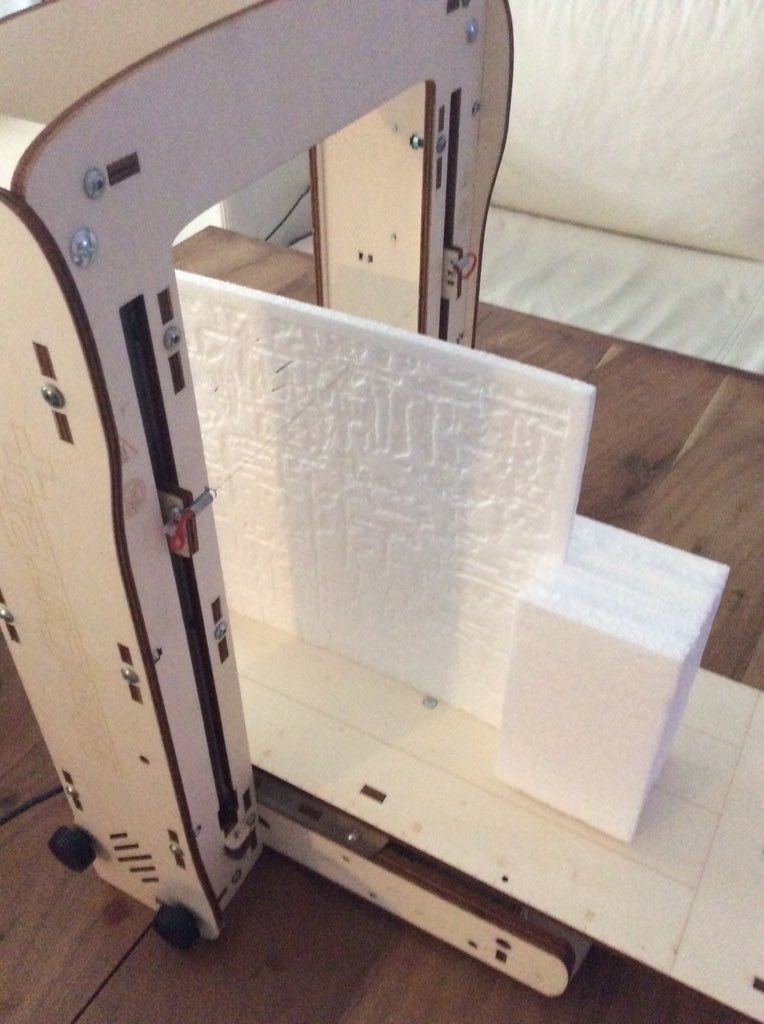 Imprimantes3D's tweet image. [Live Tweet MiniCut2d+] Le peigne

Comme pour une #imprimante3d il faut trouver la bonne chauffe en fonction de la matière. Par exemple pour un polystyrène expansé de basse qualité comme ici une chauffe à 40% fonctionne bien 👍

#maker #cncfab @elcp72 @MiniCut2d