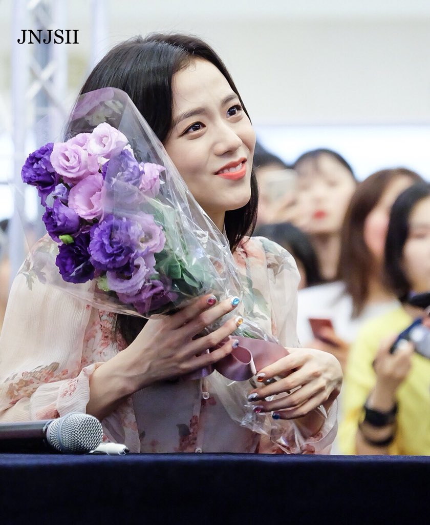 jnjsii's tweet photo. 180624 Cause you're beautiful like a flower 💗 #BLACKPINK #블랙핑크 #JISOO #지수 https://t.co/4CzqiaJkoS