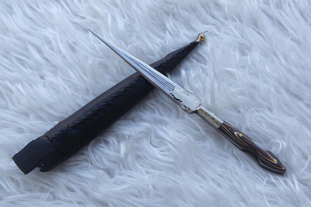 surbicak's tweet photo. Evlerinizin ve vitrinlerin vazgeçilmezi 
Tekli Kama 211
Ağız boyu: 13cm
Sap boyu: 10cm
Detaylar: https://t.co/glhcEIxOup 
Whatsapp: 0543 242 2561
El işçiliği kamamız, Sürmene’de yapılmaktadır. https://t.co/V04Kc7Ej6p