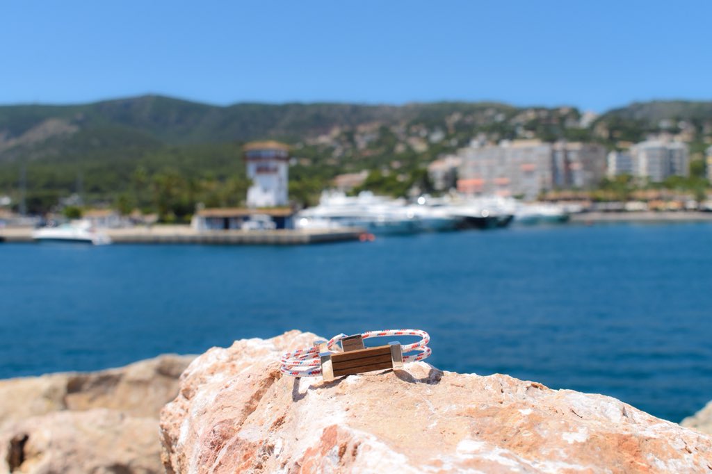 Focus on the things that really matter. #luxury #yacht #wood #bracelet #handcrafted #madeingermany #luxuryatitsbest #purelifestyle #mallorca #puertoportals #superyacht #highquality #sailing #sun #ocean #harbour #boatlife #focus #jewelry #sharp #elegance #exclusive #materials