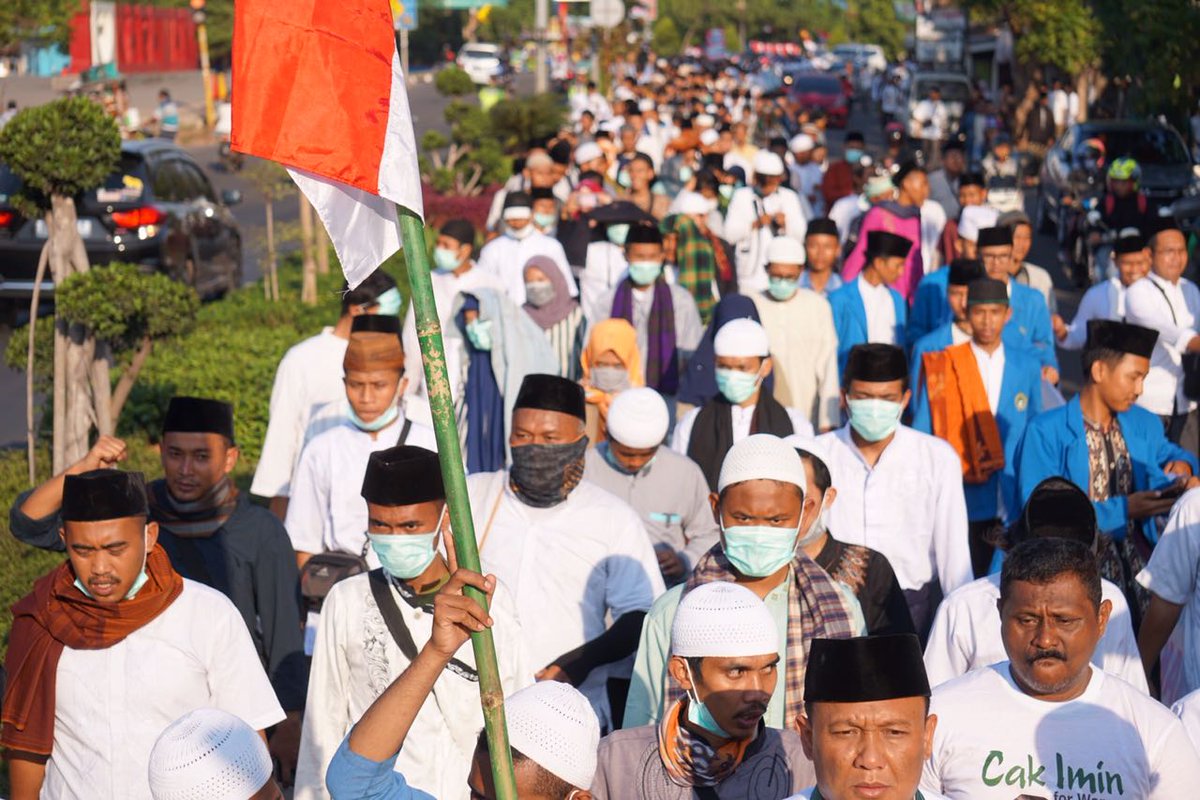 santripanglima's tweet photo. #LongMarchSantri Hari ke-9 Mendukung @cakimiNOW Cawapres @jokowi #JOIN2019 di Pilptes 2019

#CakIminWapresHargaMati 
#JokowiCakImin 

@DPP_PKB @bambangelf @ana_khoz @RahmanLahabato @dpwpkbjabar @Jkw_CakImin https://t.co/d12kVzFLWf