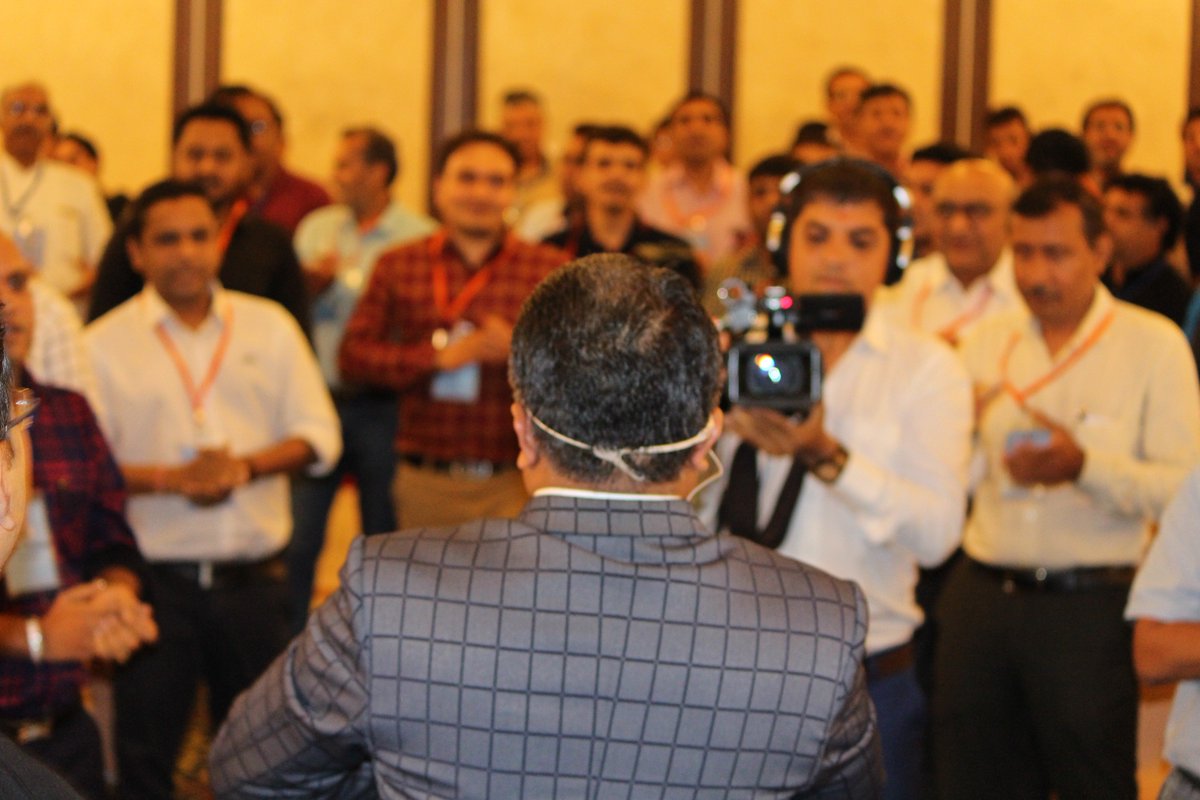 smmartParivaar's tweet image. 19th Knowledge Knights @ Surat - The Power of Shifting Gears

T.I.G.E.R. Santosh Nair sharing his wisdom on the power of shifting gears with 200+ audience in Surat
#KnowledgeKnights #Surat #entrepreneurs #entrepreneurship #growth #achievement #success #FridayMotivation