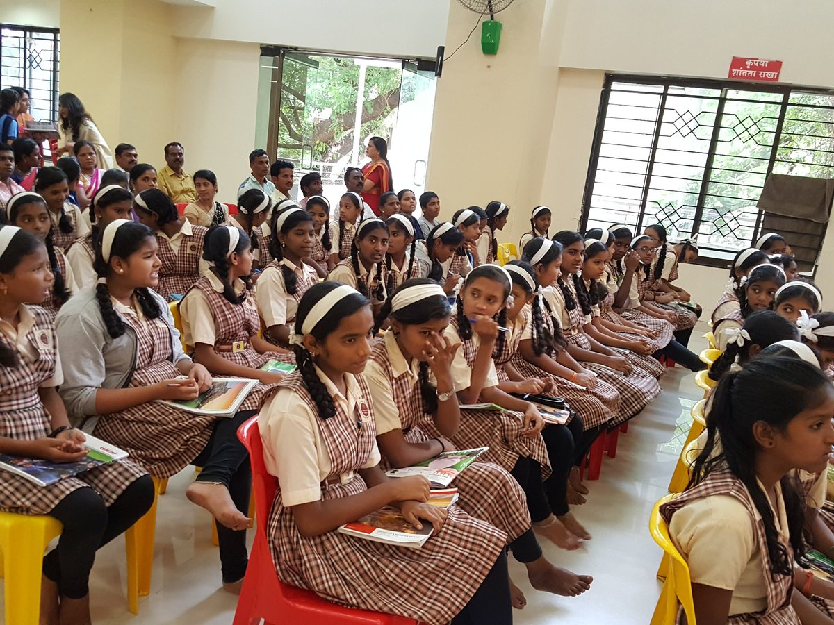 सावित्री फोरम च्या वतीने आज मुलींना सॅनिटरी नॅपकिनचे वाटप करण्यात आले व वर्षभर पॅड बँक चालु करण्याचा हा उपक्रम.माझ्या मनापासून शुभेच्छा <a href="/supriya_sule/">Supriya Sule</a> <a href="/NCPspeaks/">Nationalist Congress Party - Sharadchandra Pawar</a> <a href="/ncp_daund/">शरदचंद्रजी पवार साहेब सोशल मिडिया दौंड</a> <a href="/NCPPuneCity/">NCP Pune City</a> @chitrancp