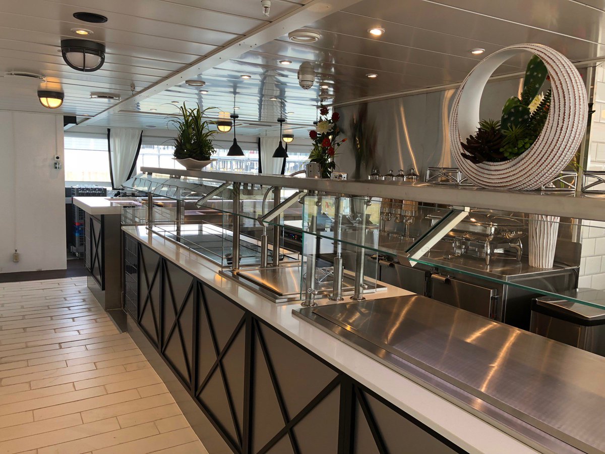 hanslagerweij's tweet image. The wonderful new Lighthouse Bar and Grill on the #VictoryII @VictoryCruise #sailingWithVictoryII