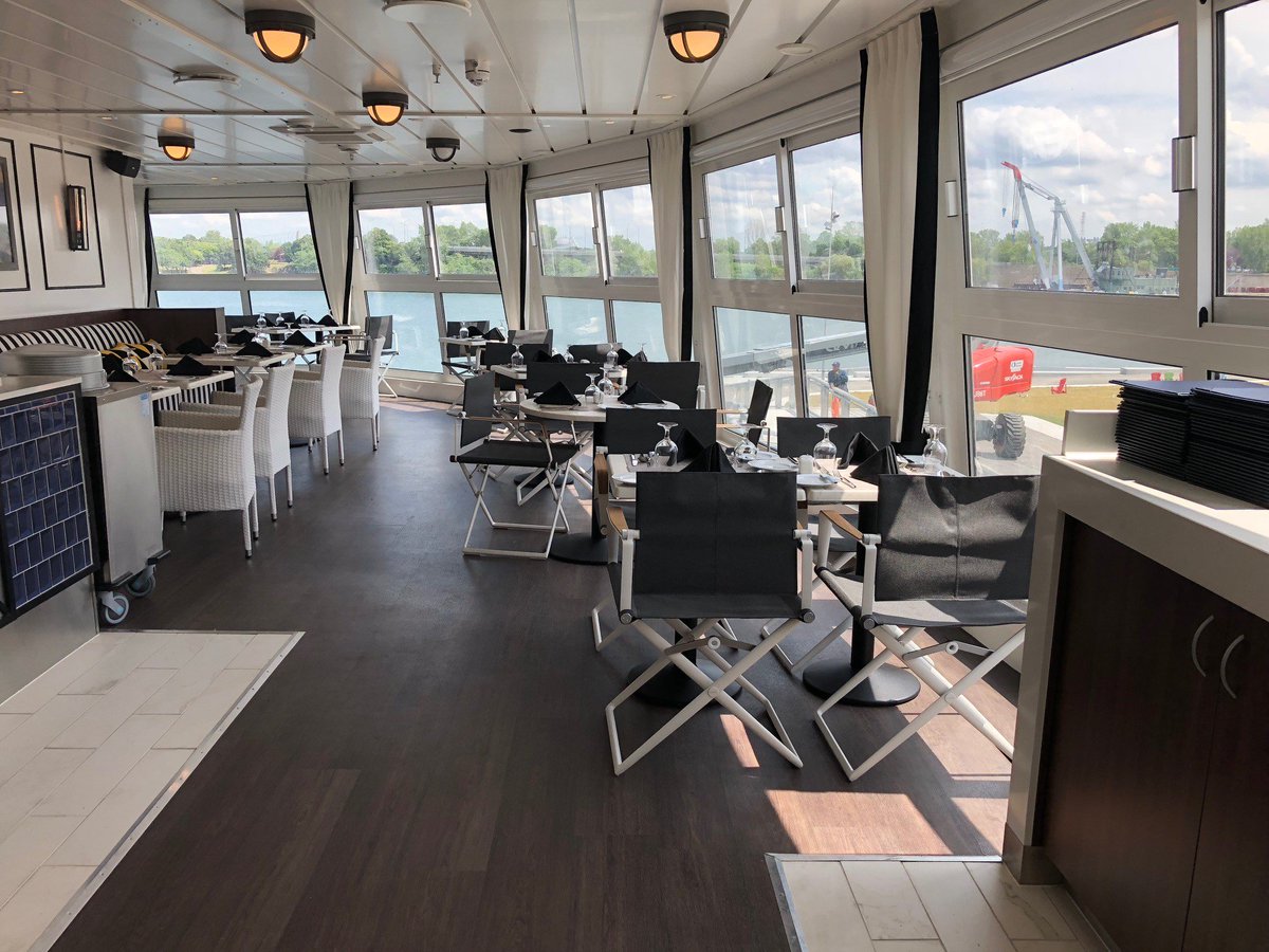 hanslagerweij's tweet image. The wonderful new Lighthouse Bar and Grill on the #VictoryII @VictoryCruise #sailingWithVictoryII
