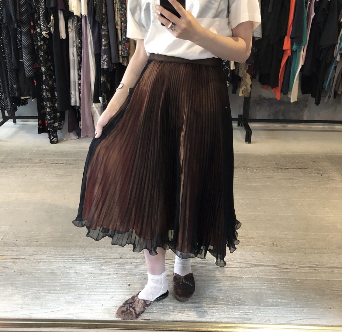 ㅤㅤㅤㅤㅤㅤㅤㅤㅤㅤㅤㅤㅤ
ㅤㅤㅤㅤㅤㅤㅤㅤㅤㅤㅤㅤㅤ
明日はスカートも入荷します♥︎
ㅤㅤㅤㅤㅤㅤㅤㅤㅤㅤㅤㅤㅤ
丈感も長めのものが多くて 大人っぽく履いていただけます！
可愛いものだけを厳選してるので
ぜひ店頭に見にいらしてください🍒
ㅤ
#spia #used #中崎町 #大阪古着屋