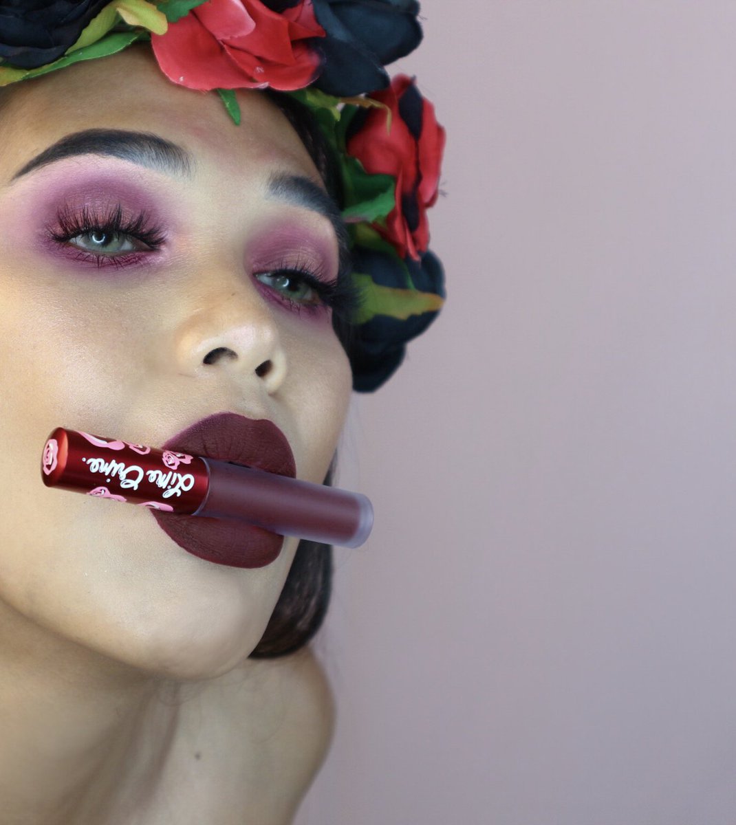 paula_lagartera's tweet photo. CELEBRATING BLOOD MOON using full face @limecrime Venus Xl ( hg palette) Lips using velvetines Blood Moon ( so appropriate ) and Hilite Blossoms.... 🌚 #limecrime #BloodMoonEclipse2018 #bloodmoon https://t.co/yHyZGKU4bo