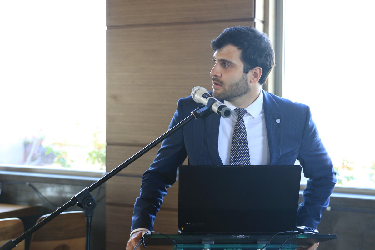 ArabCodeOrg's tweet photo. حفل التخرج بالشراكة مع بسمة وزيتونة - في لبنان. مبروك لجميع المشاركين! نشعر بالفخر لرؤية نتائج دوراتنا التدريبية الناجحة في جميع أنحاء الشرق الأوسط. لقد تعلم المشاركون #البرمجة #coding في 3 أشهر، مما يسمح لهم كسب العائد المادي و العمل من المنزل، وتغيير مستقبلهم! https://t.co/tcIDwbPDhZ