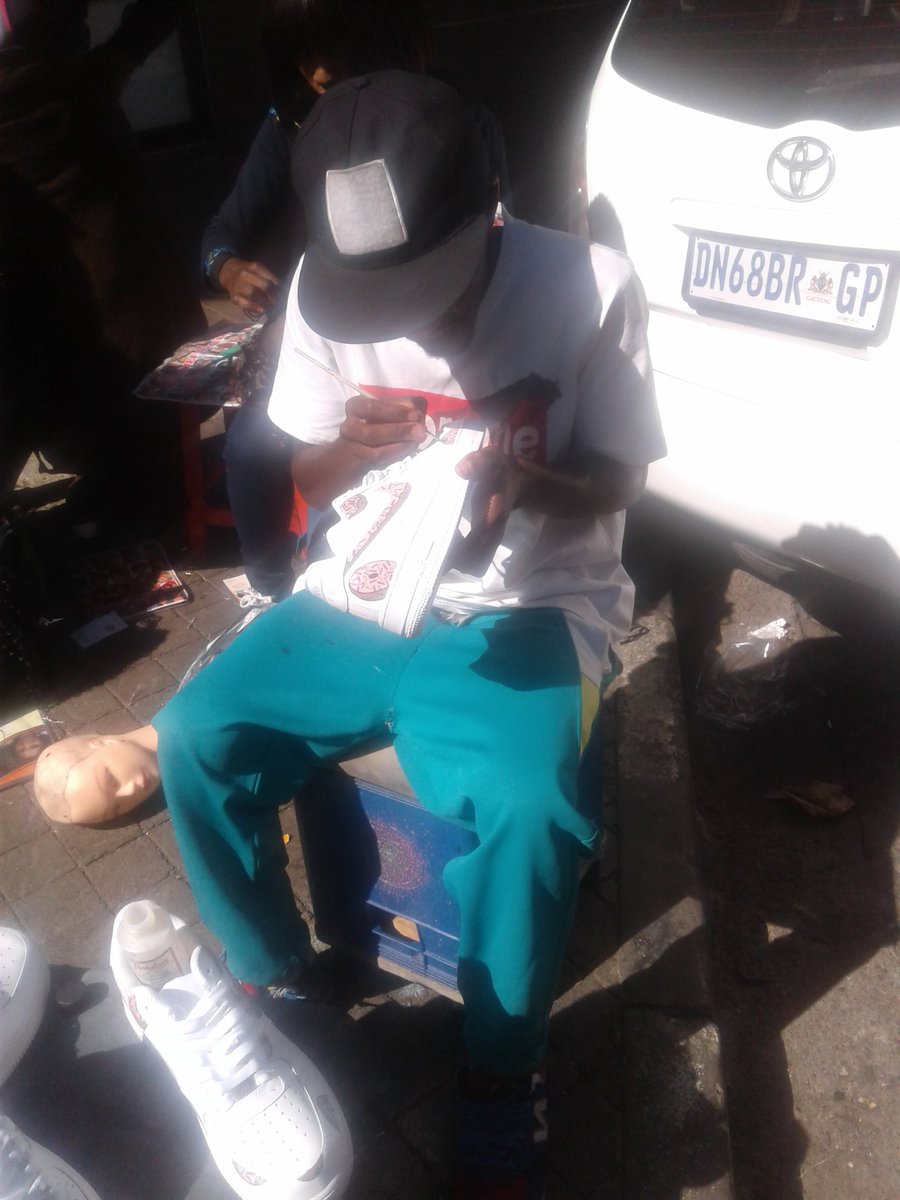 K_McGrecoR's tweet photo. I met this talented nigga Khutso today in CBD and he does all These🔥🔥
Contact : 072 032 0805

Please Retweet to Spread his Work🙏🙏 https://t.co/Wh6O2mHhUF