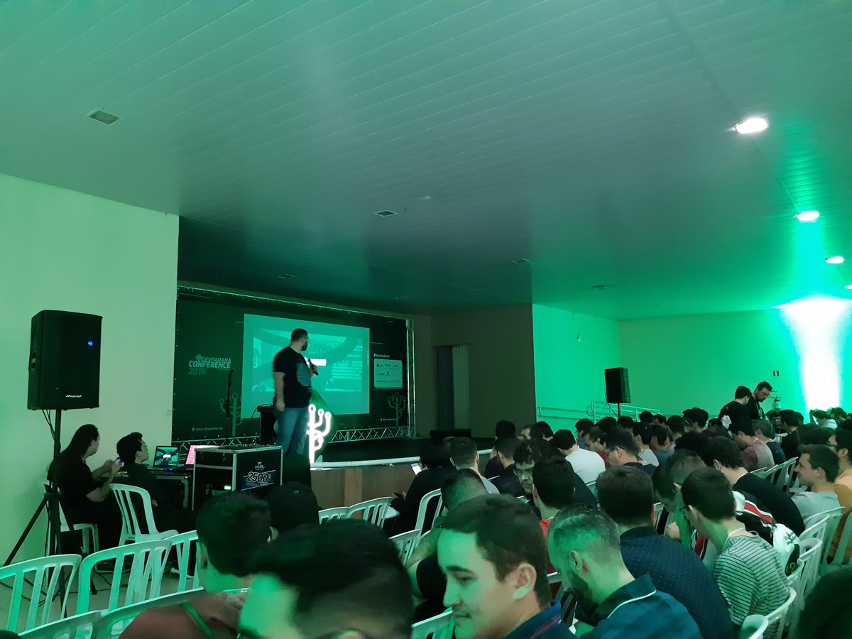gmantovani2005's tweet image. Começando #devconf 
#devconf2018 #devparana