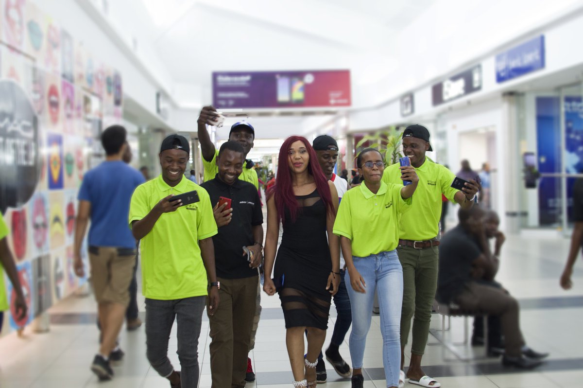 InfinixMobileTZ's tweet image. A cross section of #XclubFans enjoying selfie and games with DJ Sinyorita at The Meet &amp;amp; Greet event. #InfinixNote5 #WithNOTEwhyNot