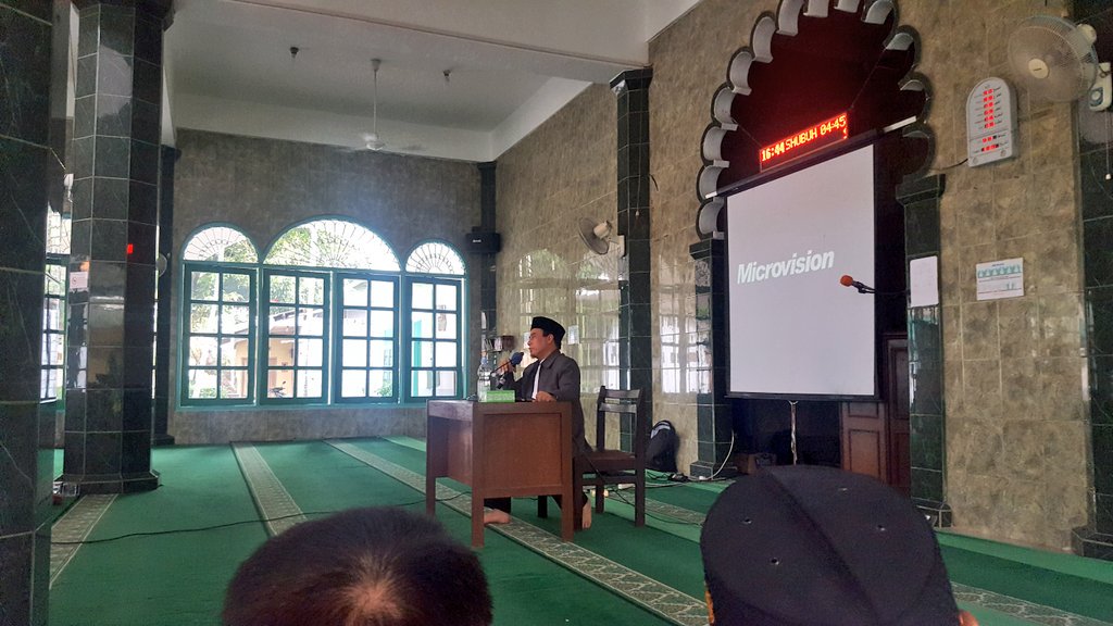 PKS_PSREBO's tweet photo. Jazakallah khair atas kehadiran Ustadz KH. Abdul Muiz Saadih, MA &amp; Ustadzah @dianpurwita_h di #LT212 @PKS_PSREBO 
#AyoLebihBaik https://t.co/HGS8EdoB7G