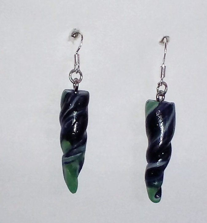 Geschenkewelt's tweet photo. Ohrringe „cascara azulverde“ Ohrschmuck Schmuck Das Gesamtbild der spiralförmigen schönen Ohrringe wirkt sehr edel durch die Nachempfindung zu Lapislazuli Farbton und dem Übergang zum Smaragd- Farbton. https://t.co/jwWNZ7YNSp https://t.co/e05RAyyVgs