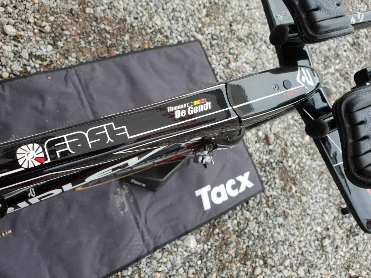 lottocycling_'s tweet image. #TDF2018 @DeGendtThomas warming up on his @Ridley_Bikes #DeanFast.