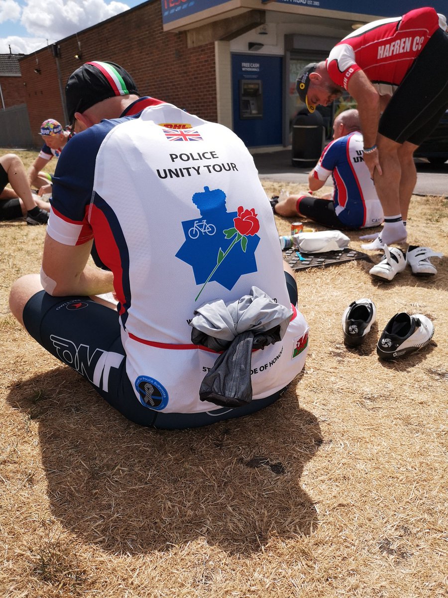 MarkOwenMBE's tweet photo. Chippy lunch for 54 please! Food of champions.. Eaten sat on the grass in the sun. Big thanks to #CroftFisheries Nuneaton
#COPS2018 #WeRideForThoseWhoDied #WelshChapter https://t.co/rLGBL6M9fR