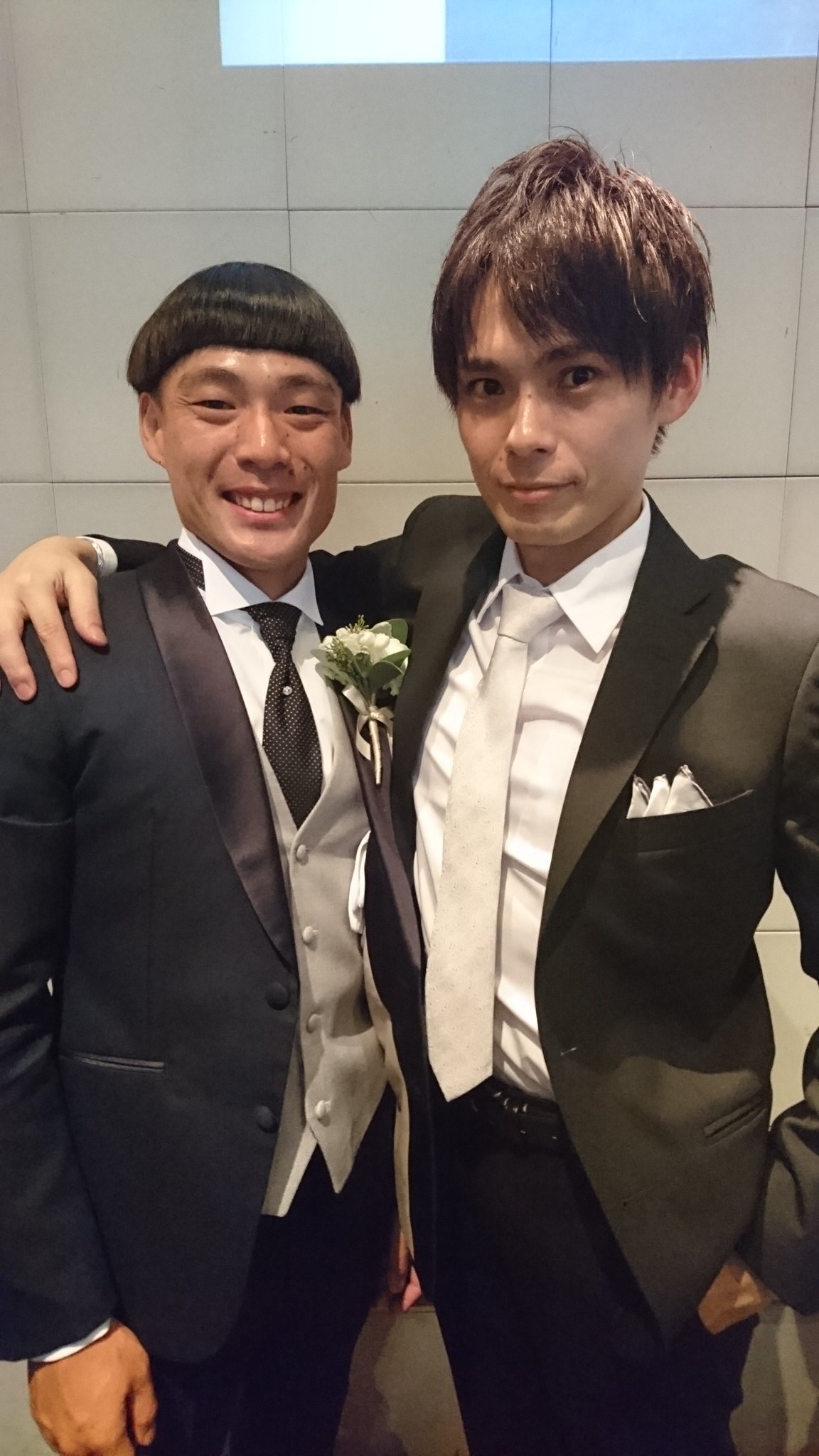 祇園木﨑 7 28の木崎 弟の結婚式でした 不覚にも泣いた おめでとう 帰る暇なく 結婚式のスーツと 金のスーツをもって 新幹線にとびのった 台風め