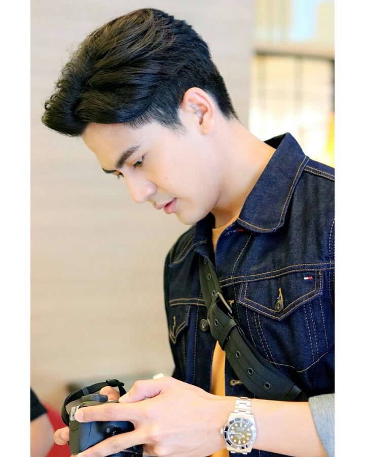 Aorradapornj's tweet photo. ก่อนทานคอลลาเจน​ และหลังจากทานคอลลาเจนแล้ว  🤪🤪🤪😁😁😁 พ่อขาวขึ้นมาก​ #เส้นสนกลรัก https://t.co/HsSkU55wJZ