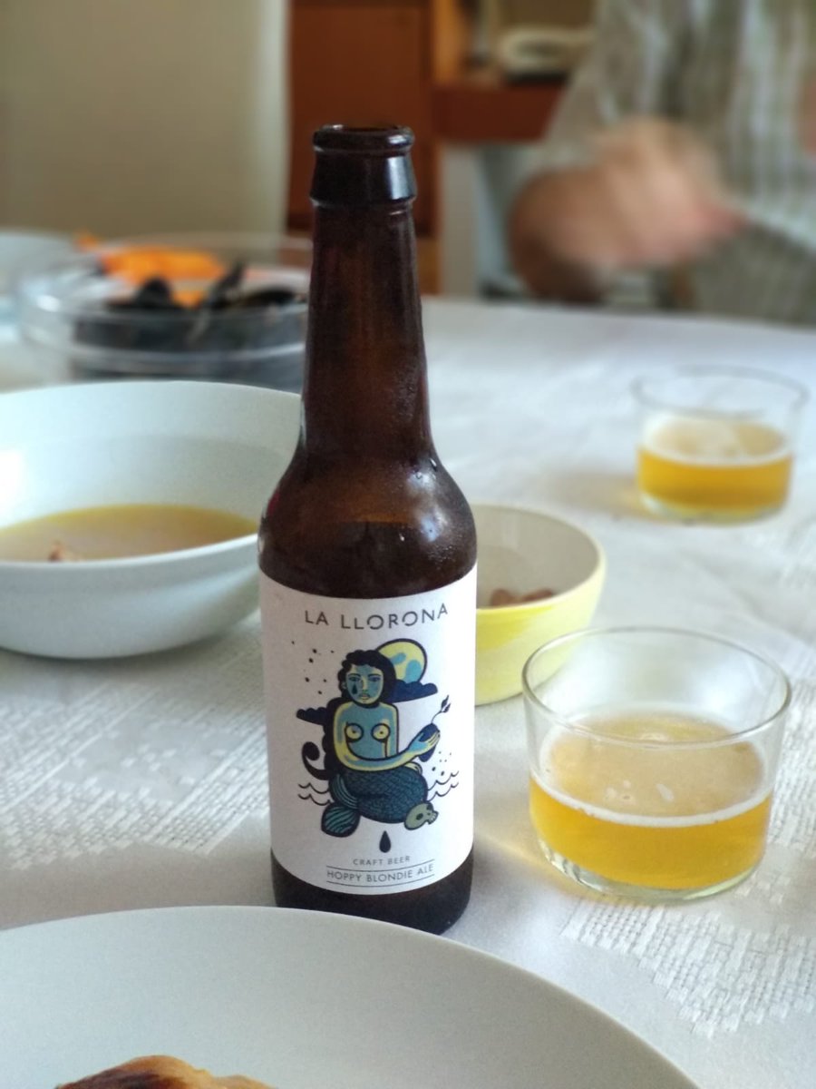 #LaLlorona se va de Vacaciones acompañando una buenas Clochinas Valencianas.

Disfrutad del verano y refrescad vuestro gaznate con buena y fresca cerveza!