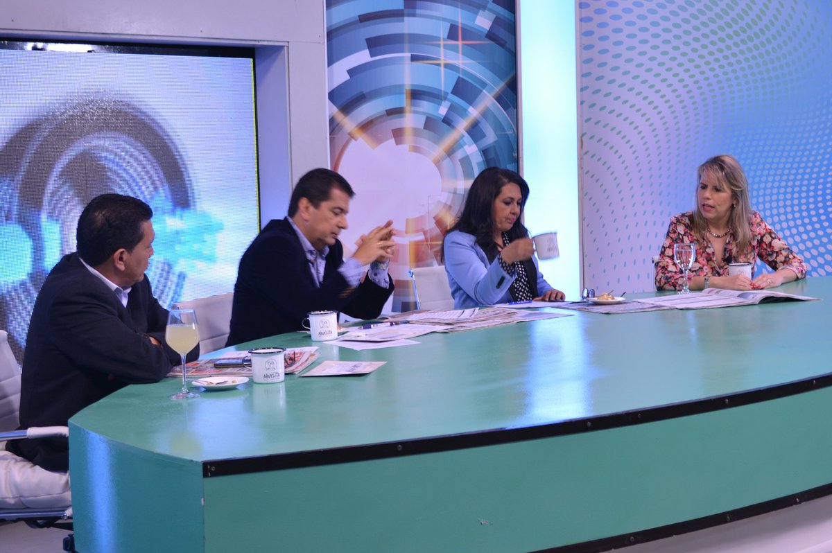 TelefuturoInfo's tweet photo. "Vamos a seguir potenciando la maquila. Genera muchos puestos de trabajo" 
#LizCramer
#LaLupaPy #TelefuturoPy https://t.co/cu8h4ewGAo