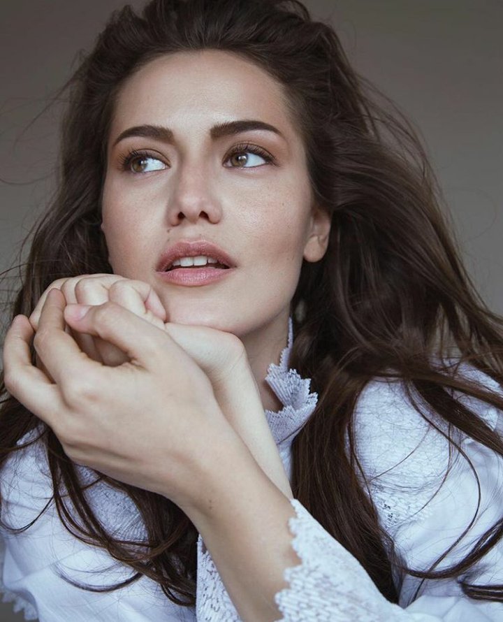 DiziDuny's tweet photo. #ANKET 
Tuba Büyüküstün  RT 
Fahriye Evcen   FAV 

Takip etmeyenlerin oyu geçersizdir .
SON 32 TURU
#TubaBüyüküstün #KaraParaAşk
#FahriyeEvcen #ÖleneKadar https://t.co/kbtiYqyPZ9