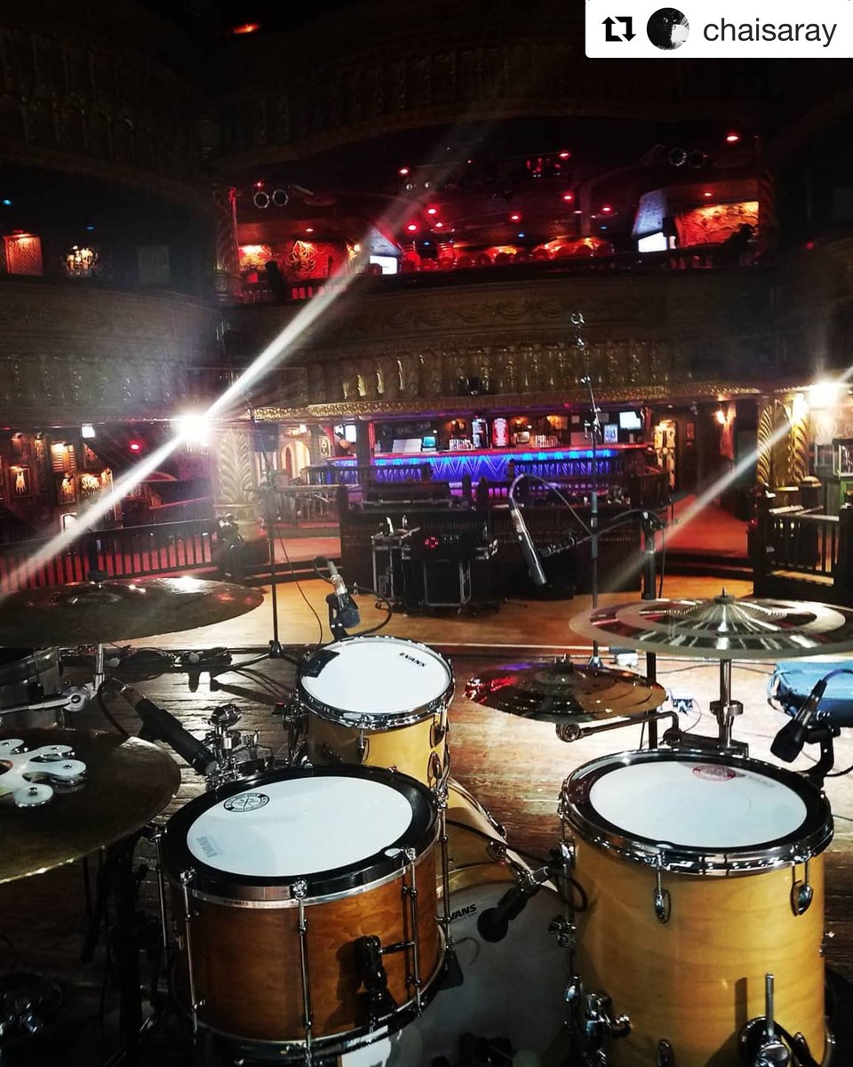 BigFatSnareDrum's tweet photo. HOB Chicago.
#Repost @Chaisaray 
@UsTheDuo @REVERiE_drums 
@HBpercussion @EvansDrumheads 
@vaterdrumsticks 
#reveriedrums #chaisarayschenck #chaisaray #reverieartist #heartbeatcymbals #evansdrumheads
#vaterdrumsticks #snareweight #bigfatsnaredrum #bfsd https://t.co/PyCfTmde0k